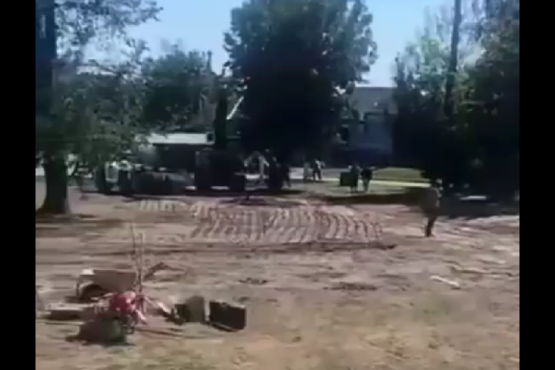 В Богодухове, который в 30 км от фронта, власти решили отремонтировать фонтан