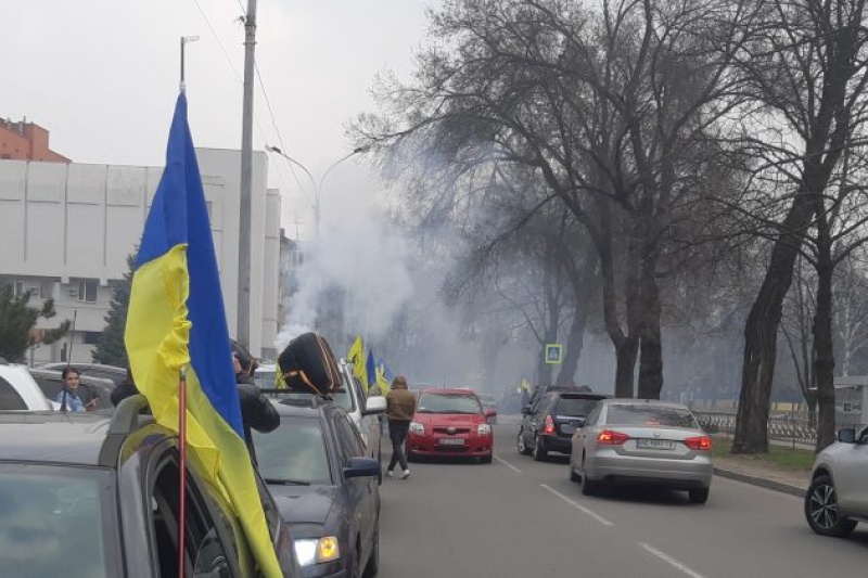 В центре Днепра жгли фаеры