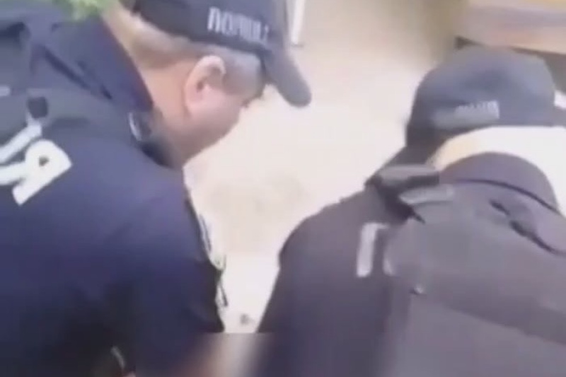 В Днепре мужчину за неправильную парковку полиция отвезла в ТЦК