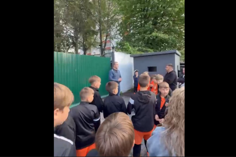 В Хмельницком дети и родители требуют освободить тренера футбольной школы из застенков ТЦК