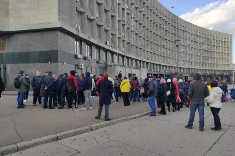 «Не треба розділяти людей»: в Сумах мітингували проти вакцинації від СОVID-19