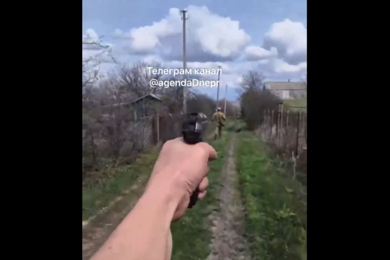 На Днепропетровщине мужчина отбился от ТЦКашников травматическим пистолетом