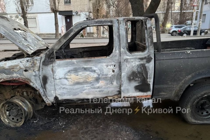 В Днепре неизвестные сожгли авто ВСУшника, приехавшего в отпуск