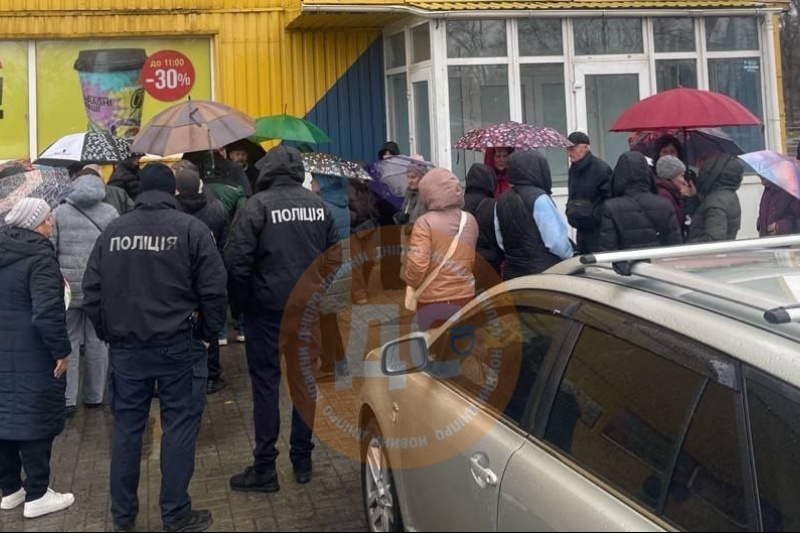 В Днепре во многих районах нет воды – жители вышли на протест