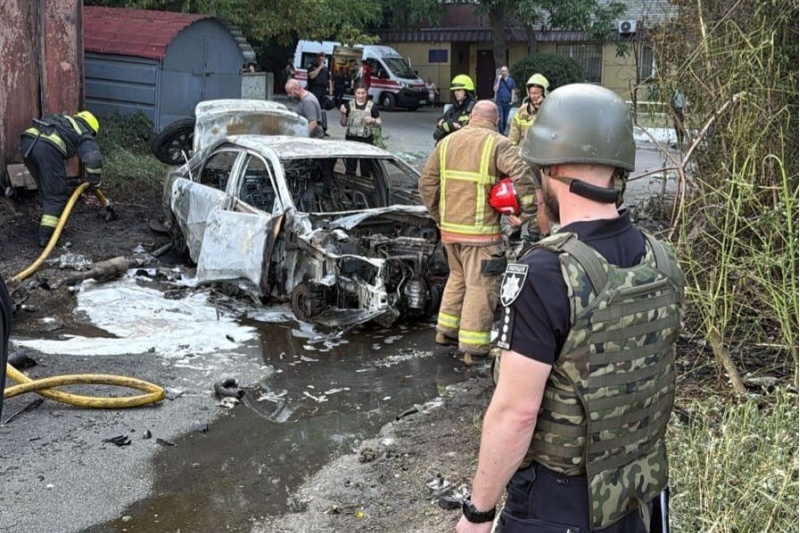 В Днепре снова вспыхнули криминальные разборки – подорвана машина прокурора, но виновата всё равно РФ