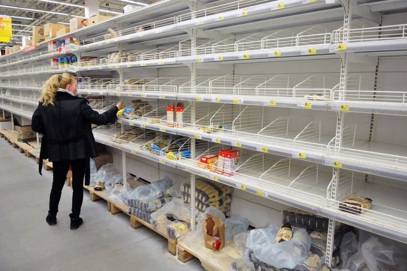 Пустота полок в украинских магазинах быстро увеличивается