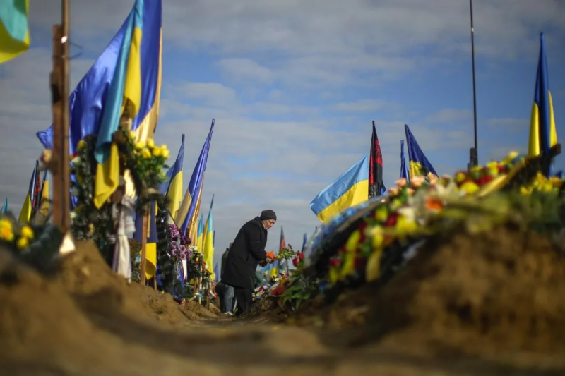 В Ирпене местная власть наживалась на могильных крестах для ВСУшников