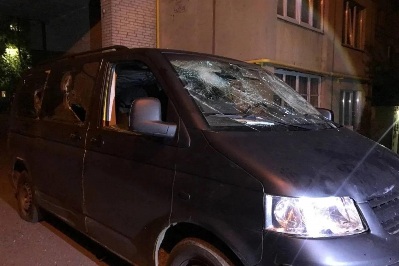 В Луцке толпа гражданских напала на ТЦКашников и разнесла им их мясовозку