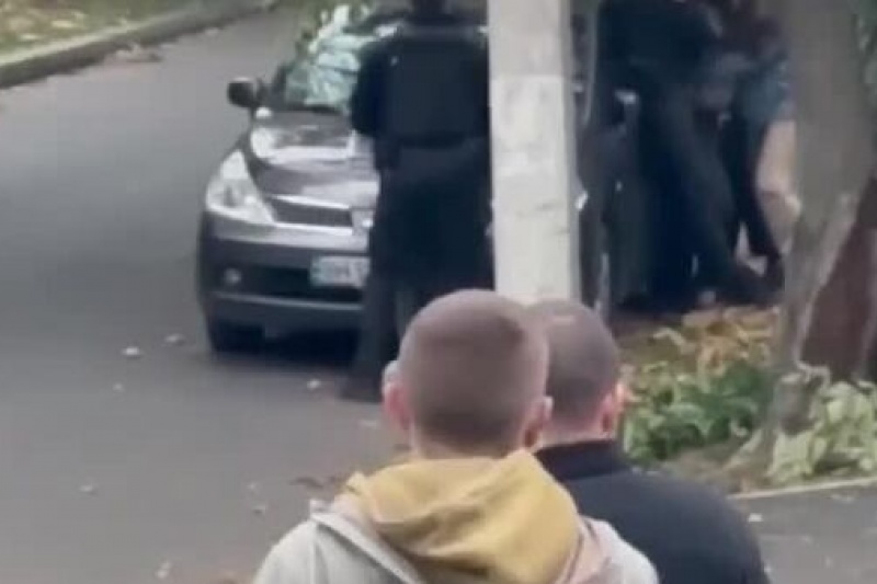 В Измаиле полиция приехала на ДТП и мобилизовала водителя, жестоко избив его защитниц