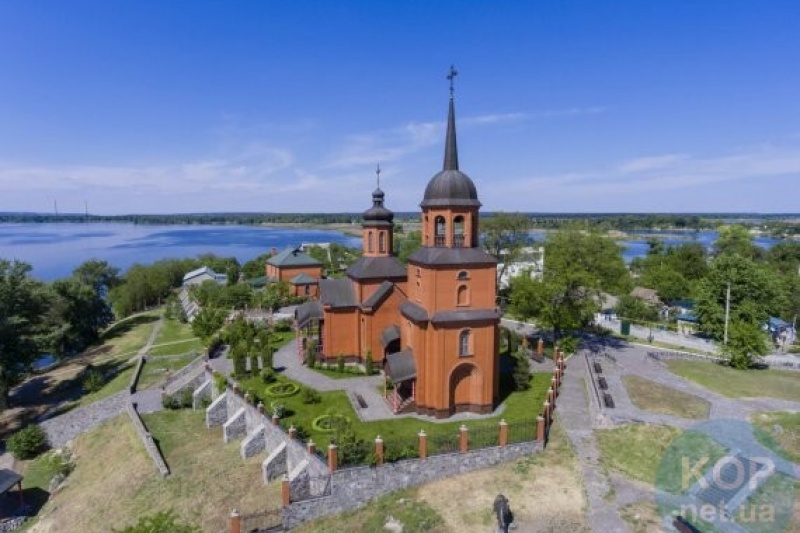 У Горішніх Плавнях церковний скандал: відомий храм хочуть передати ПЦУ