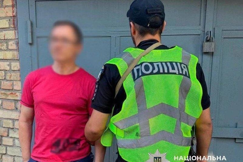 В Киеве ВСУшник угрожал прохожему автоматом за прослушивание неправильной музыки