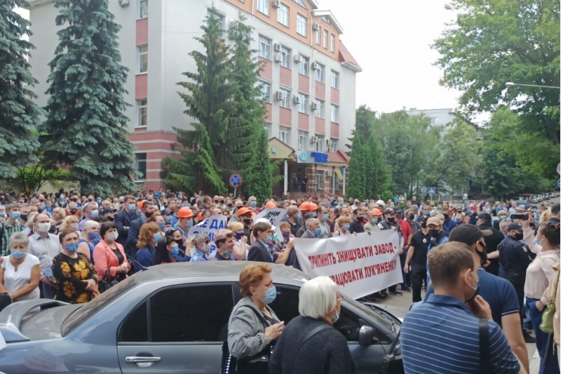 «Без Лук’яненка завод зникне»: сумчани мітингували під судом