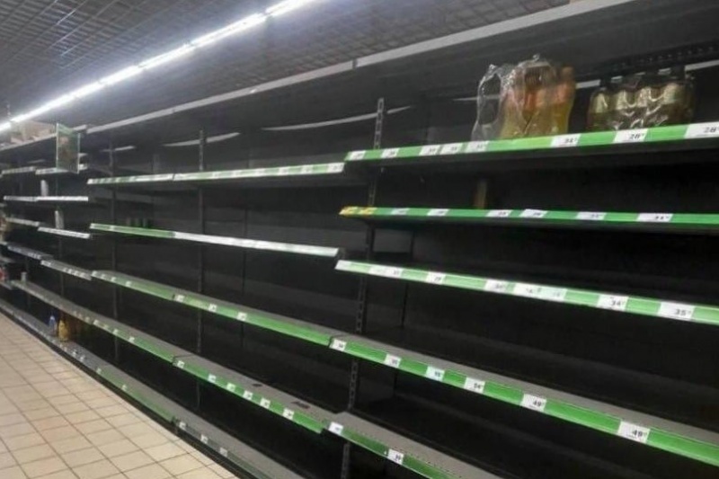 В магазинах Украины наблюдается ажиотаж и ряды пустых полок