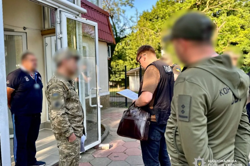 В Одесской области командование части фиктивно оформляло на службу мужчин и получало положенные им выплаты