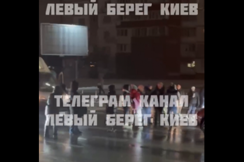 В Киеве на Троещине из-за отсутствия отопления начались протесты жителей