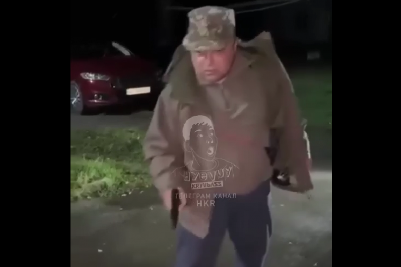 В Кривом Роге военный угрожал подросткам боевым оружием