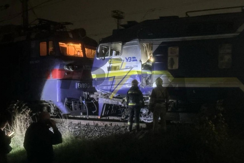 Во Львовской области произошло столкновение поездов