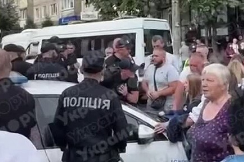 Винница. Жители заступились за мужчину и одержали верх над людоловами