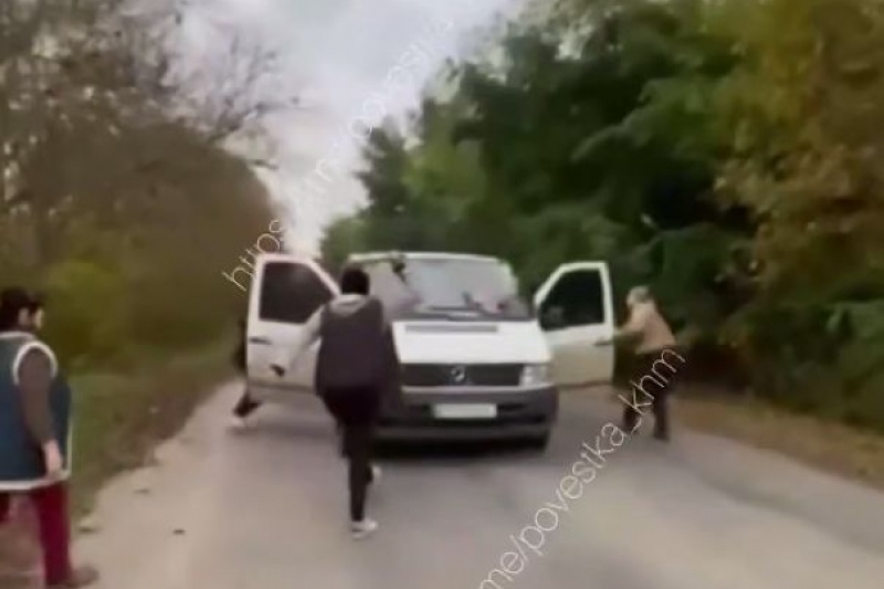 В Хмельницкой области женщины с палками пытались отбить у ТЦКашников их добычу