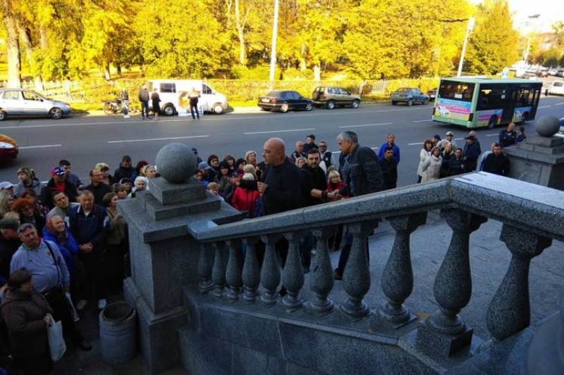 Підприємці Полтави мітингували під час засідання постійної комісії міської ради