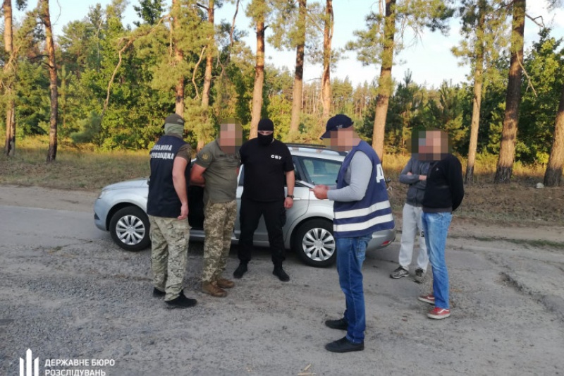 У Чугуєві затримали офіцера ЗСУ, якого підозрюють у викраденні 2 тонн палива з частини