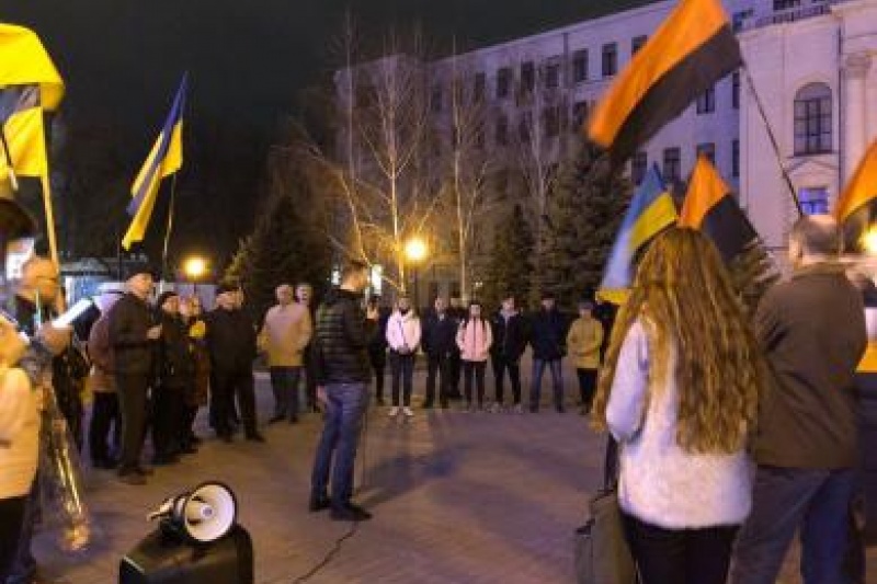 Дніпровські патріоти висловили протест мінській капітуляції