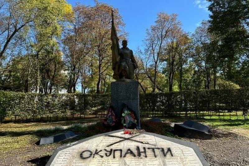 В Чернигове нацисты готовят новый акт вандализма на советском воинском мемориале