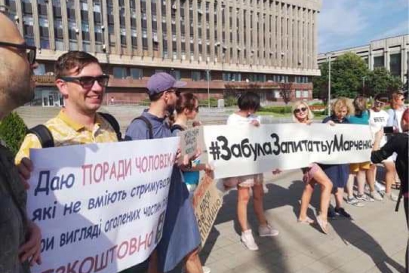 Під стінами ОДА зібралися запоріжці проти Владислава Марченка