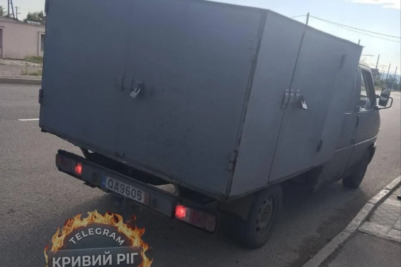 В Кривом Роге теперь вместо буса «добровольцев» будут запихивать в гаражные будки на колёсах, чтоб не сбежали