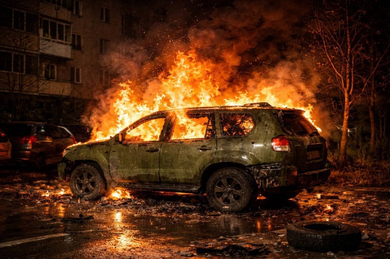 В Самаре на Днепропетровщине неизвестные сожгли авто ВСУшников