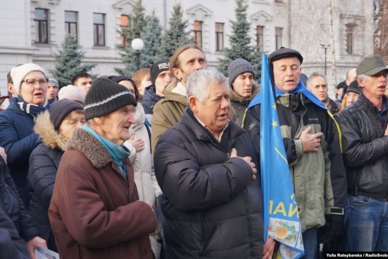 У Дніпрі провели акцію протесту «Червоні лінії для Зеленського»