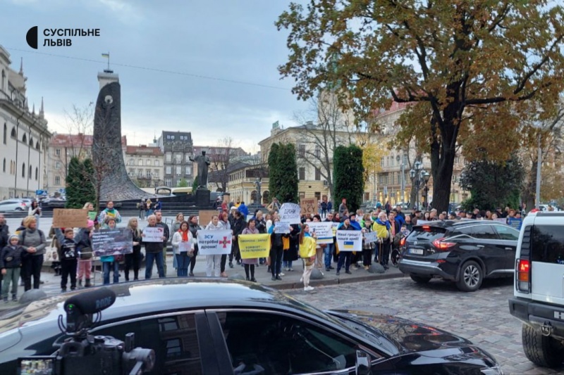 Во Львове прошла очередная акция «Сначала дроны, потом стадионы»