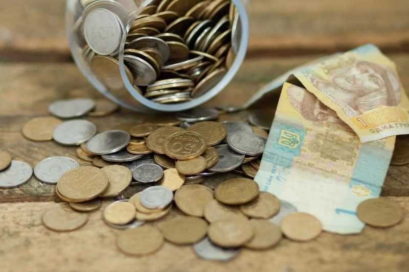 Очередной шаг в порабощении граждан: в Украине отменят возможность отправлять без идентификации мелкие переводы