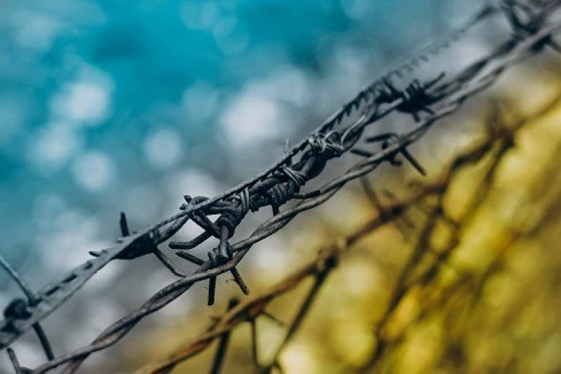 Места расположения мобилизованных окружают колючей проволокой, чтоб не сбежали