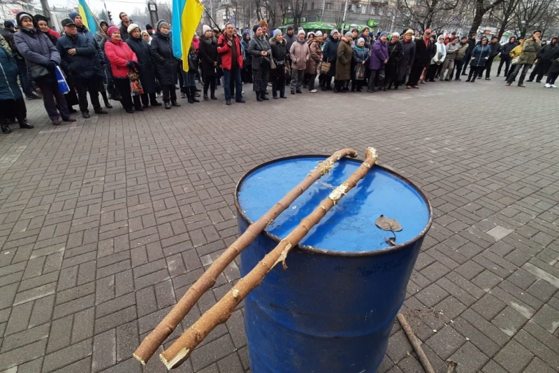 У Запоріжжі перед мерією знову мітингують підприємці зі стихійної ярмарки перед цирком