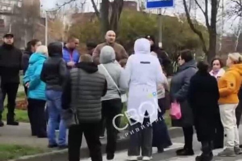 В Кривом Роге жители перекрыли дорогу, требуя возобновления водоснабжения