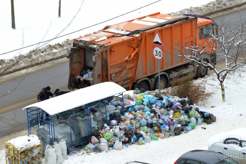 Львівське сміття вантажівками везуть на Дніпропетровщину