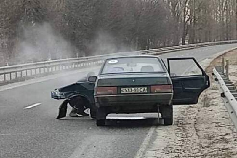 На Сумщине в Глухове ВСУшники обстреляли машину за то, что её собственник высказал им в лицо своё отрицательное отношение