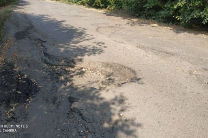 Мешканці чотирьох сіл на Полтавщині погрожують перекрити трасу, вимагають ремонту дороги