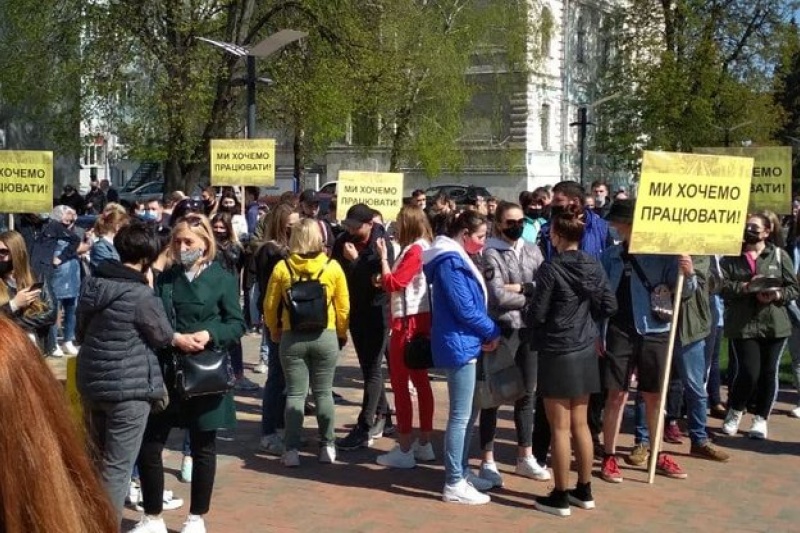 "Ми хочемо працювати": У Сумах підприємці мітингували за право на працю