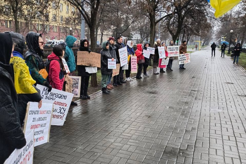 В Днепропетровске прошла малочисленная акция «ГрошіНаЗСУ»