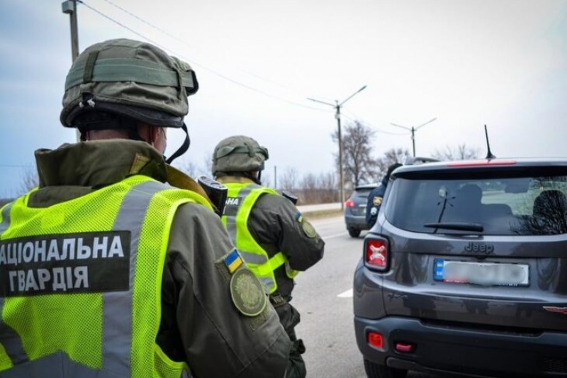 Останавливают и проверяют документы: в Днепре и области усилили контроль на постах полиции