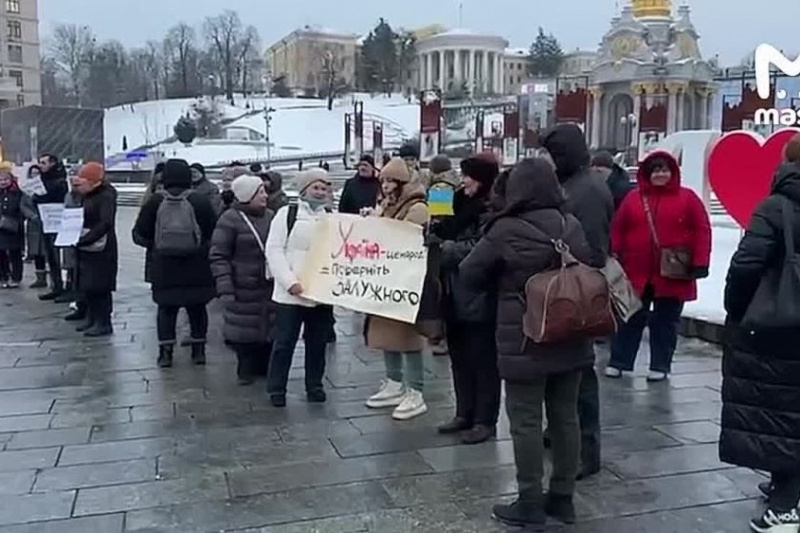 В Киеве произошёл немногочисленный митинг против строительства военного кладбища