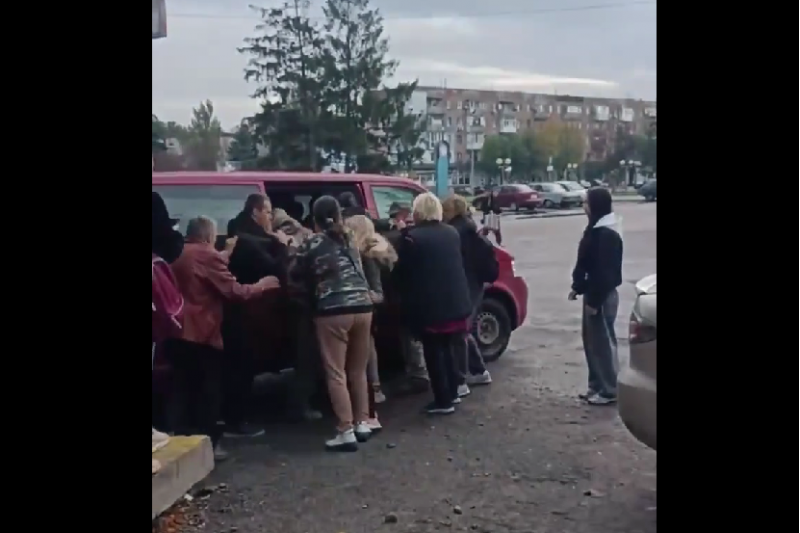 В Каменском ТЦКашники поволокли мужчину в бус, но ему на помощь пришли неравнодушные граждане