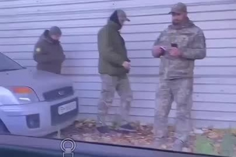 В Одессе ТЦКашники хотели обворовать брошенное авто, но что-то пошло не так