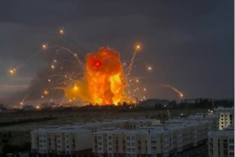 Украинская власть замалчивает ситуацию вокруг взрыва ракетного склада в Вишнёвом