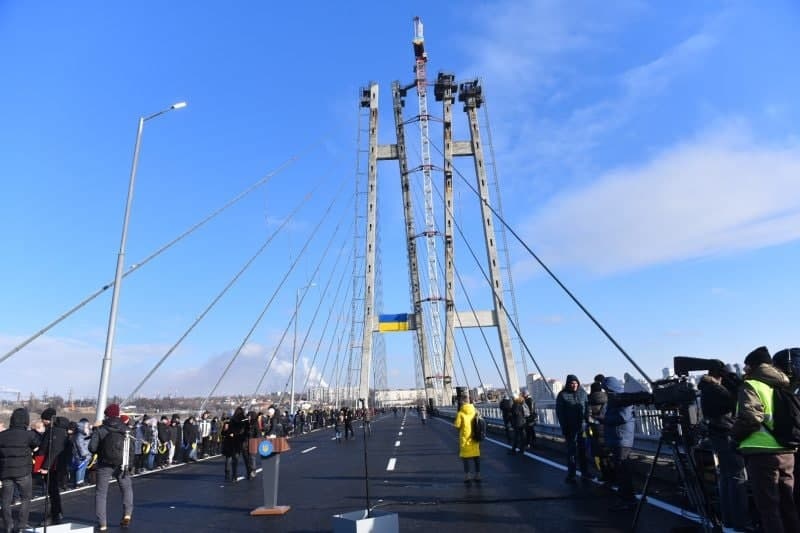 В Запорожье Президент Украины Владимир Зеленский открыл самый высокий в Украине мост