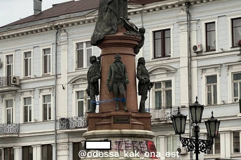 В Одессе начали преследовать мэра Труханова и продолжили издеваться над монументом Екатерине Великой