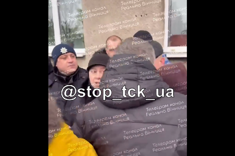 В Могилёве-Подольском на Винничине протестующие избили начальника РЭС