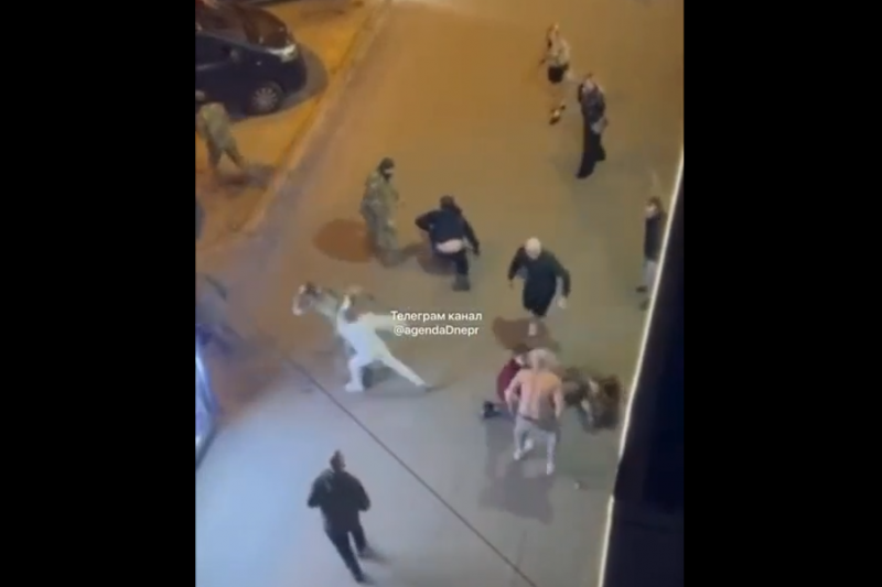 В Днепре местные избили ТЦКашников, спасая парня от мобилизации